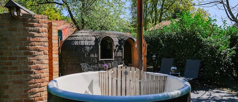 Bain à remous extérieur
