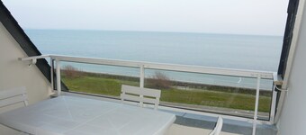 Apartment with access and stunning sea views