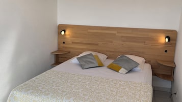 2 bedrooms, iron/ironing board, free WiFi