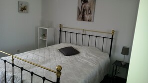 1 bedroom, iron/ironing board, wheelchair access