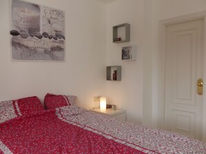 1 bedroom, in-room safe, desk, iron/ironing board