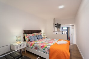 1 habitación, tabla de planchar con plancha, wifi y ropa de cama 