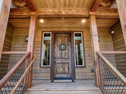 ⭐️Luxury newly built with Sauna, Steam and Hot Tub 