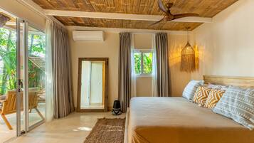 3 makuuhuonetta, tallelokero huoneessa, vauvan matkasänky