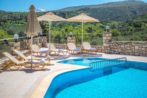 Pool - Villa Tinadora: pool, full size tennis court, exercise room & ping pong table (Aghia Triada)