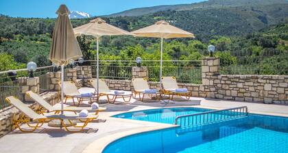 Villa Tinadora piscine privée, court de tennis, salle d'exercice et table de ping-pong