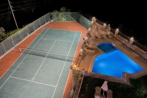 Sport court - Villa Tinadora: pool, full size tennis court, exercise room & ping pong table (Aghia Triada)