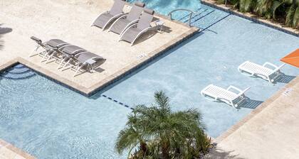 Stunning condo across from Eagle Beach