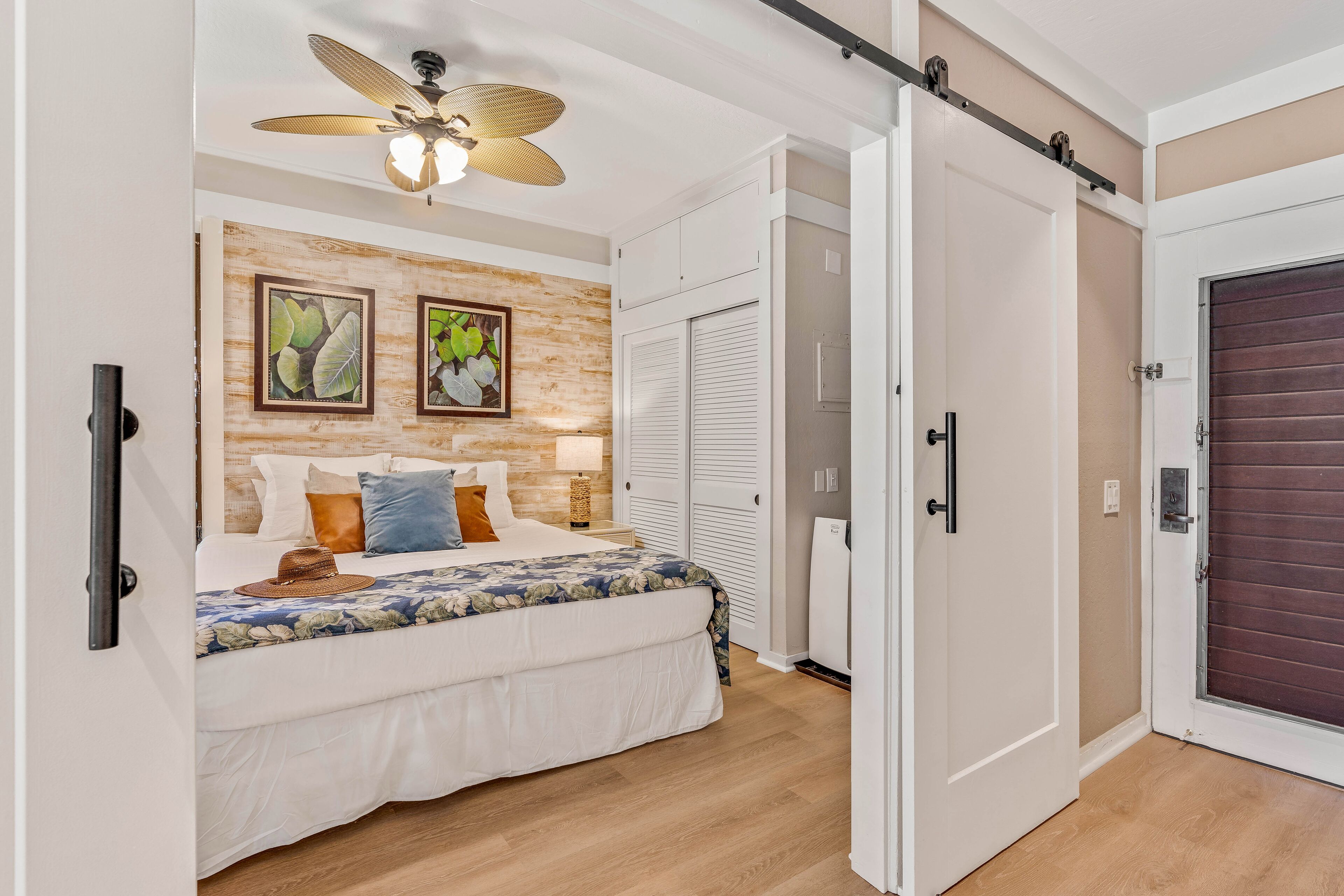 1 bedroom, in-room safe, iron/ironing board, free WiFi