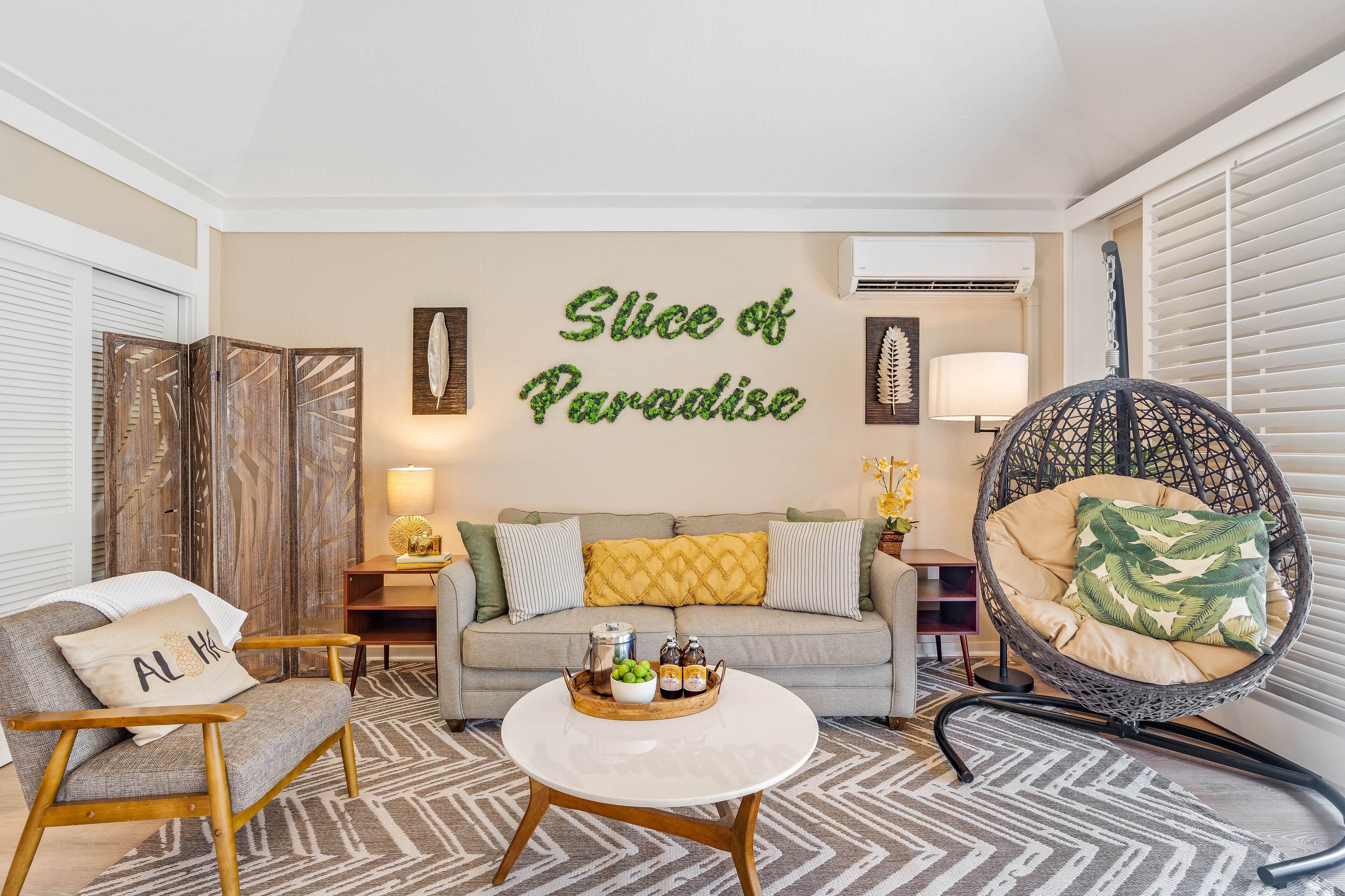 Smart TV, books, stereo