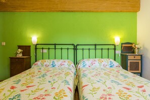 4 chambres, fer et planche à repasser, lit parapluie, Wi-Fi gratuit