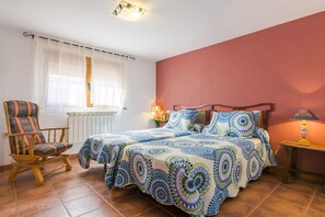 4 chambres, fer et planche à repasser, lit parapluie, Wi-Fi gratuit