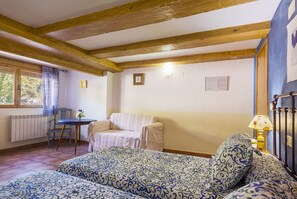 4 bedrooms, iron/ironing board, travel crib, free WiFi - Alojamiento rural El Azamur (VTAR) for 8 people (Beas de Segura)