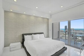 2 bedrooms, iron/ironing board, WiFi, bed sheets - Unique Penthouse Condo With Private Terrace (Hallandale Beach)