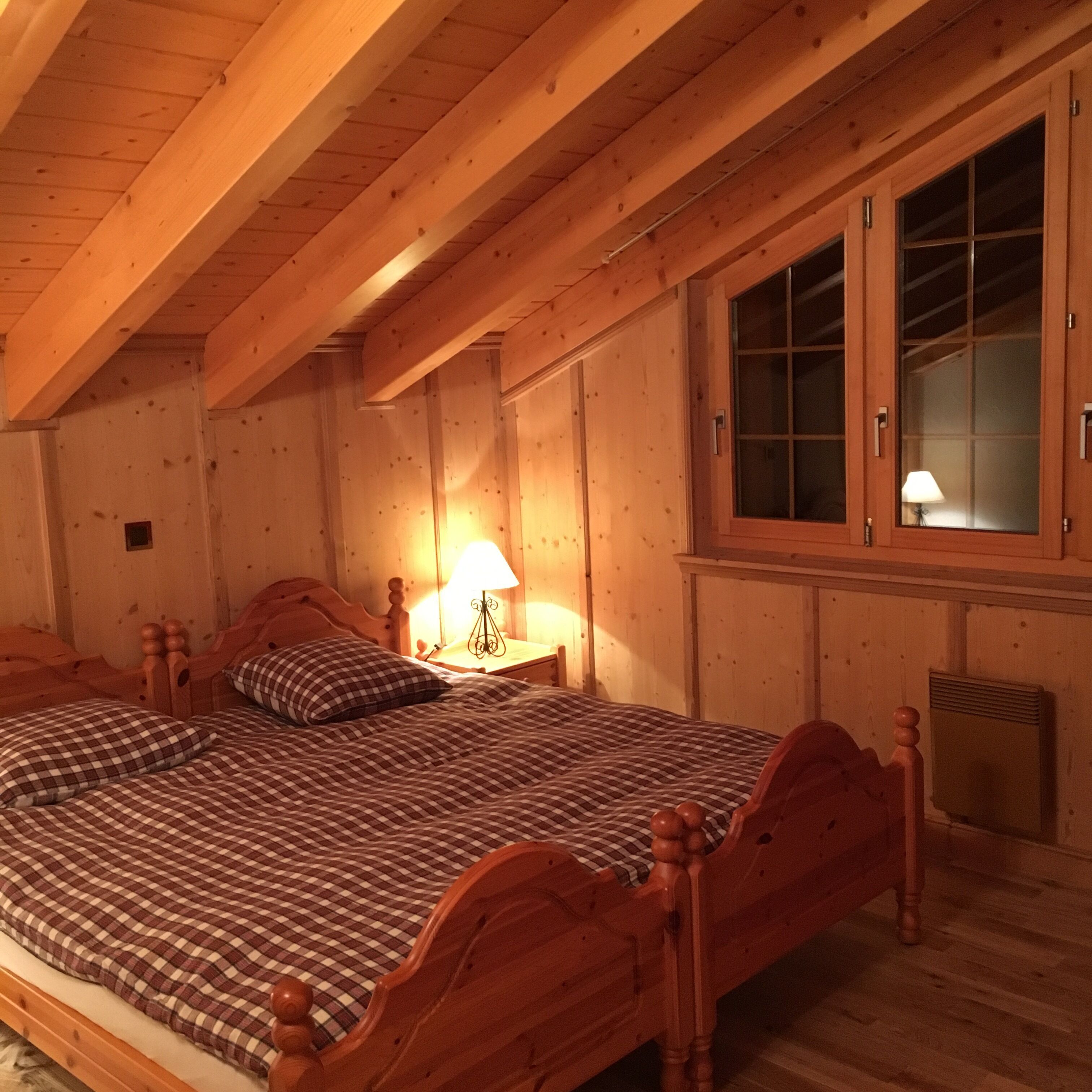 5 bedrooms, travel crib, WiFi, wheelchair access