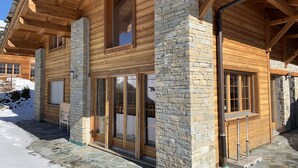 A log cabin with stone walls and large windows. - Magnificent views, maximum sunshine, dream skiing, absolute peace and quiet, walks  (veysonnaz)