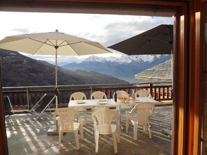 Outdoor dining - Magnificent views, maximum sunshine, dream skiing, absolute peace and quiet, walks  (veysonnaz)