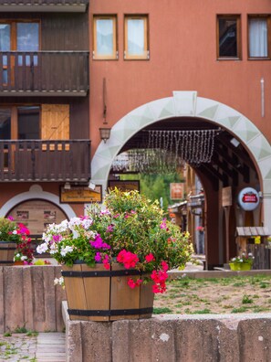 تفاصيل الفندق من الخارج