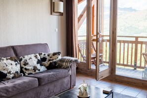 Smart-TV, DVD-Player, Bücher, Videothek