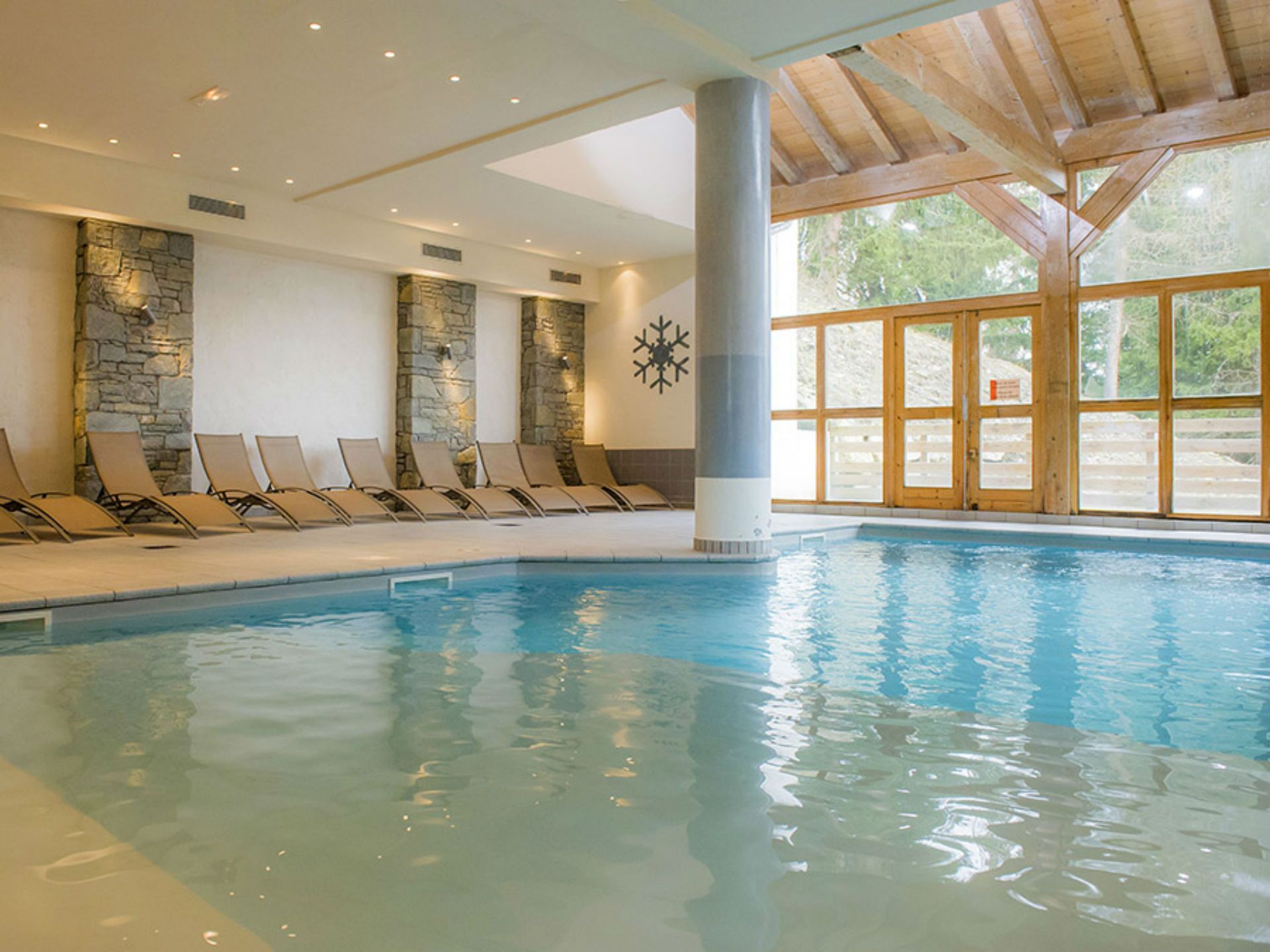 Piscina coperta, una piscina riscaldata