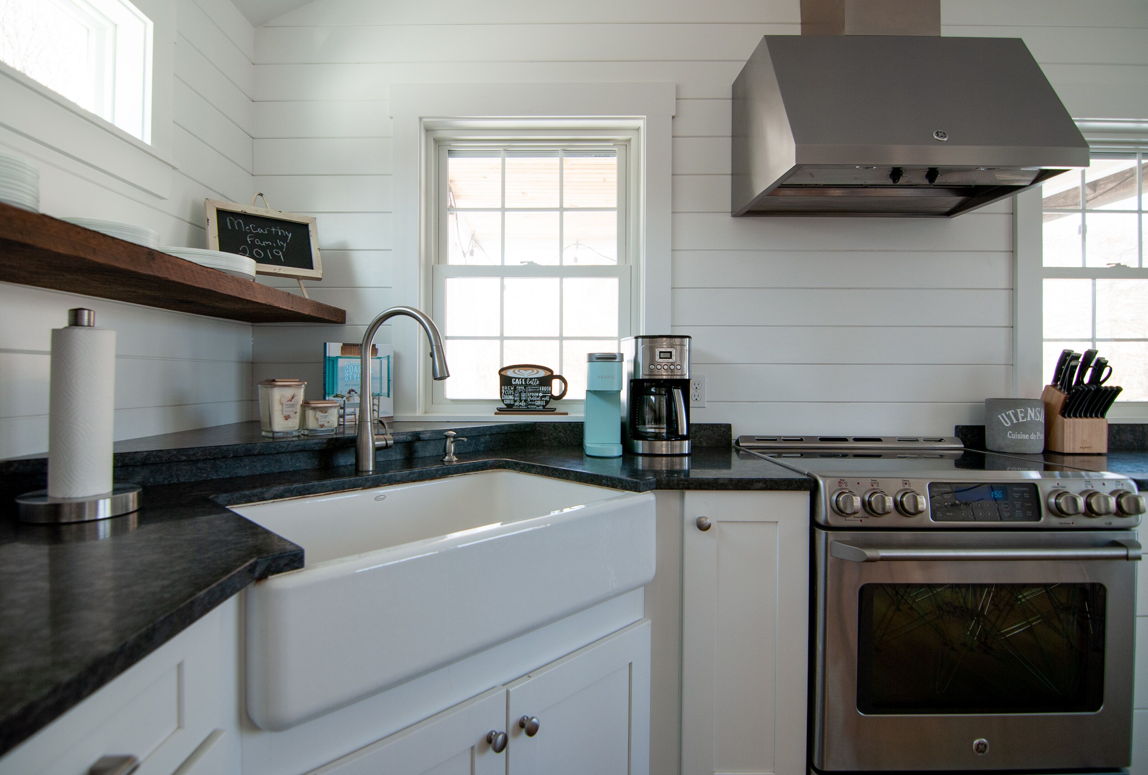  Steps from secluded beach at Hoyt Neck - 3/2, short drive to KPT and GRB. 