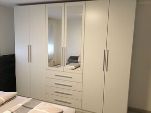 2 chambres, fer et planche à repasser, Wi-Fi gratuit, draps fournis