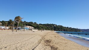 Plage à proximité, chaises longues