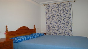 2 slaapkamers, een strijkplank/strijkijzer, wifi (toeslag), beddengoed