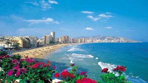 appart city center, 2 bedrooms, 6 people, air-conditioned, swimming pool, 300m from the beach