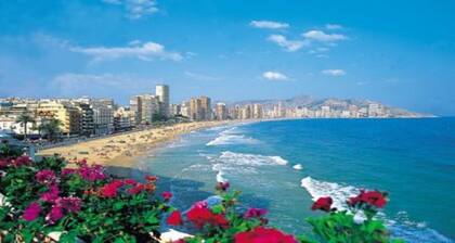 appart city center, 2 bedrooms, 6 people, air-conditioned, swimming pool, 300m from the beach