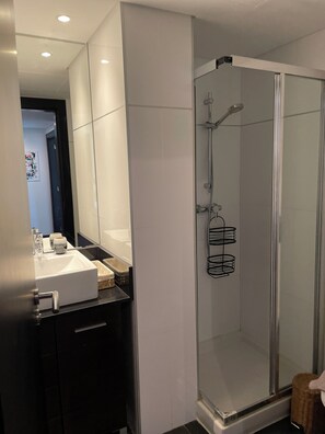 Bathtub, hair dryer, towels