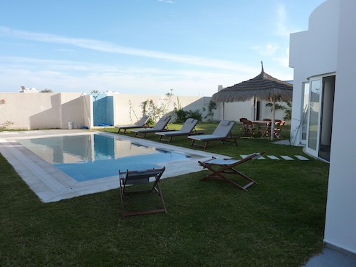MODERN VILLA WITH POOL CLOSE TO THE BEACH