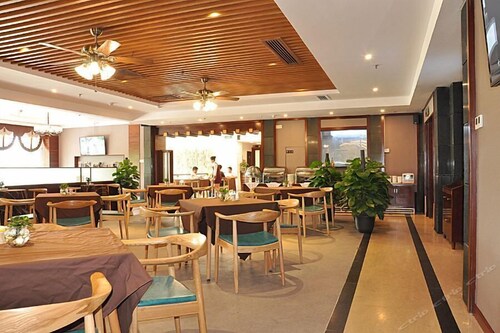 Maotai Yingbin Hotel (Haikou East High-speed Railway Station)