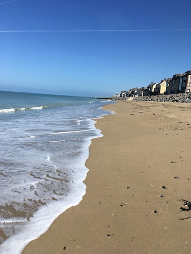 Brand new! Charming, bright, Nordic-designer house 300 m from the sea