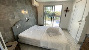4 soverom, safe på rommet, strykejern/-brett og reiseseng for barn