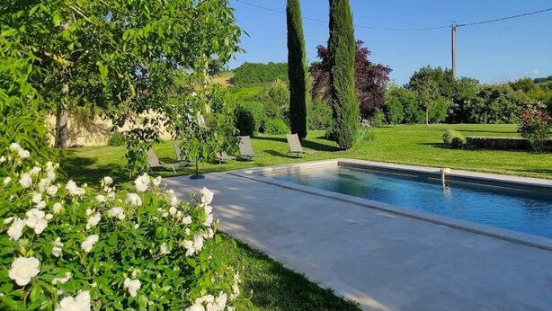 A swimming pool with a surrounding garden, two tall trees, and a clear sky. - Maison de Maître 12 pers / private pool - Biran- GERS  (Biran)