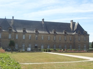 Exterior - Comfortable guest room "les Bruyères" in the rising sun (Bruc-Sur-Aff)