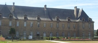 Comfortable guest room "les Bruyères" in the rising sun