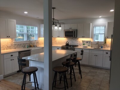 Recent Construction, Fire Pit, Kayaks, Close to Town, and Beach. Easton’s Point.