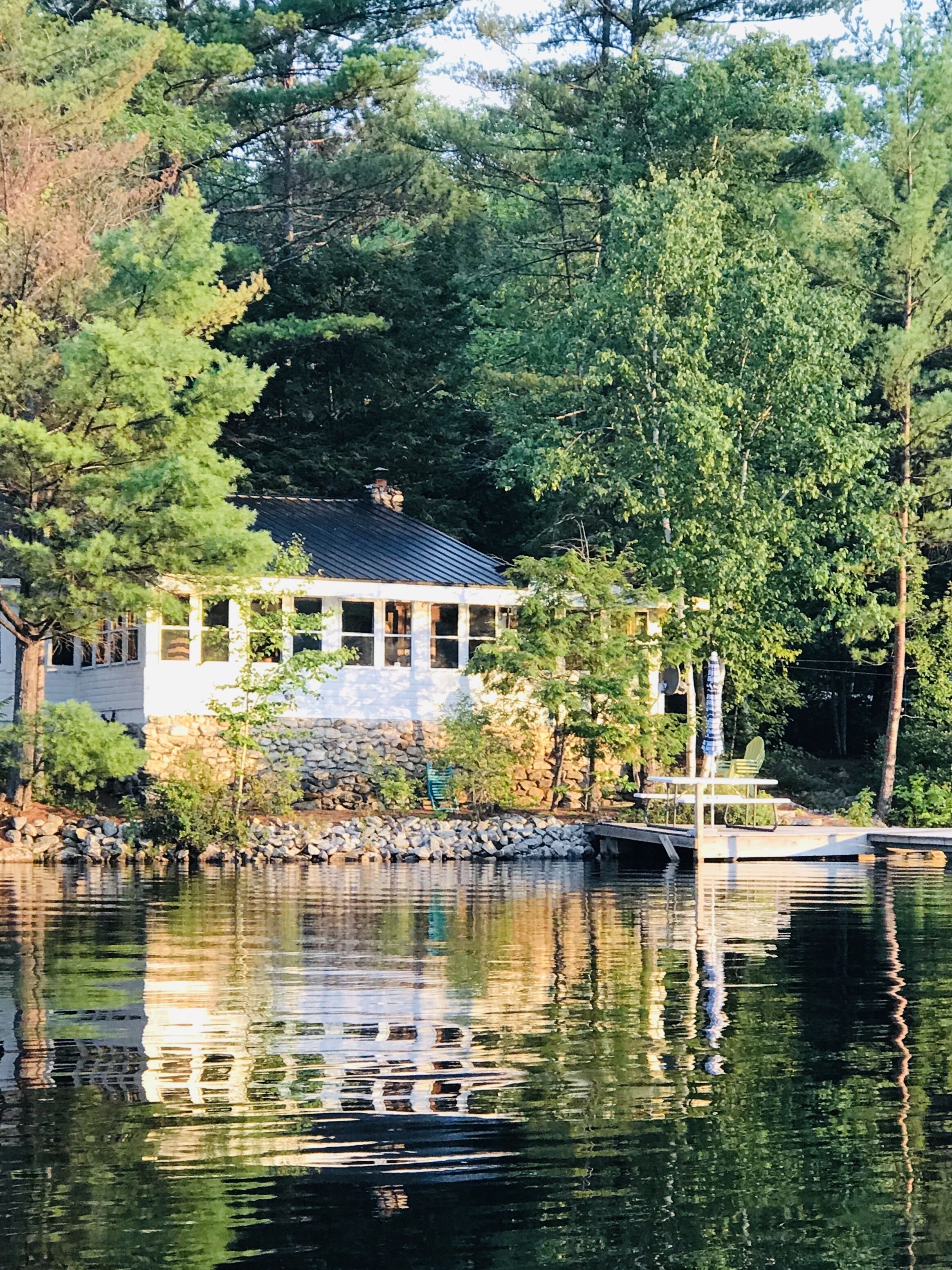 Beautiful Lakefront Cottage with private dock