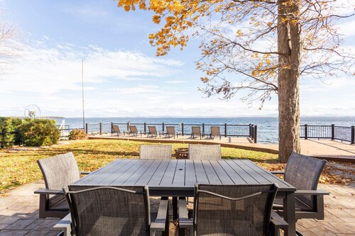 Lake Front Home in Plattsburgh - 4BR Sleeps 11!