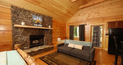 Green Door Cabin - A Cozy Cabin Getaway in the heart of Townsend, TN