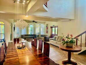 المنشأة من الداخل