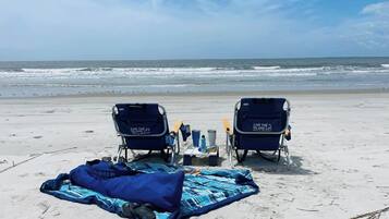 Plage à proximité, chaises longues