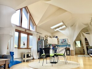 Interior - for the creative spirit, swimming dock on pond, horses to pet, Fire pit (Ulster Park)