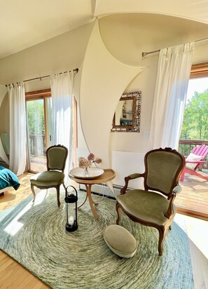 Interior - for the creative spirit, swimming dock on pond, horses to pet, Fire pit (Ulster Park)