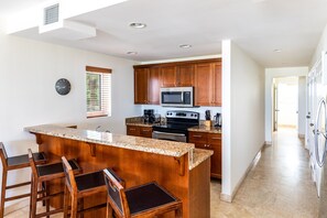 Fridge, microwave, oven, stovetop - 1 BD,1.5 Bathroom, Beautiful Condo (Providenciales)