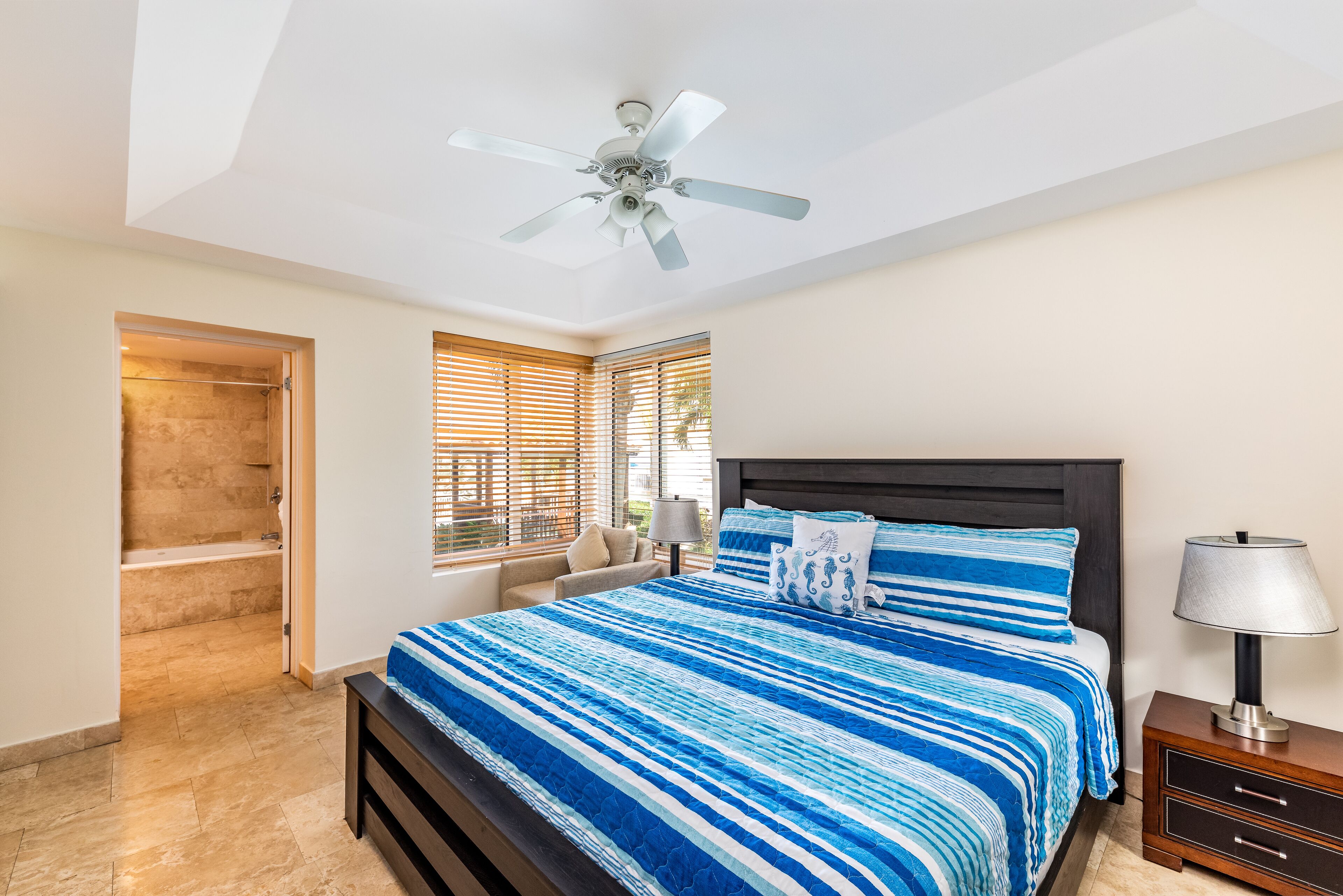 1 室のベッドルーム、セーフティボックス (室内)、アイロン / アイロン台、WiFi (無料)