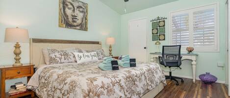 1 habitación, escritorio, tabla de planchar con plancha y wifi