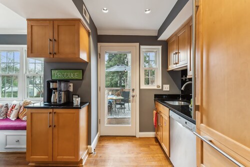 Del Ray Designer Home walk to Shops, Cafes, Fun